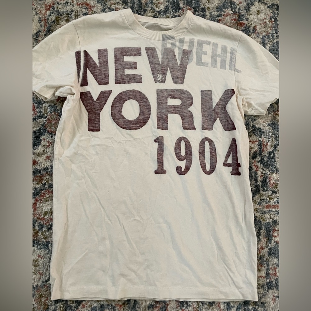 Ruehl No. 925 Graphic T-shirt Size Small